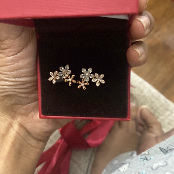 Beautiful earrings - Picture 2 of 2